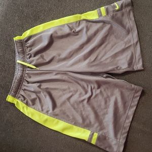 Nike athletic shorts size youth medium